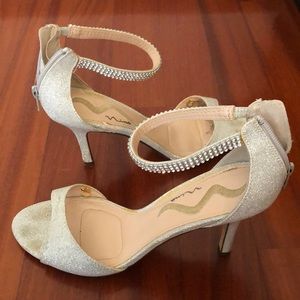 Nina elegant sparkly diamond wedding/formal heels. Only worn once!